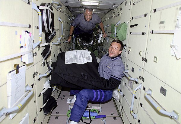 Inne i rymdstationen: Zarya-modulen